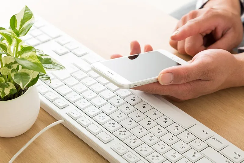 メールでお問い合わせする